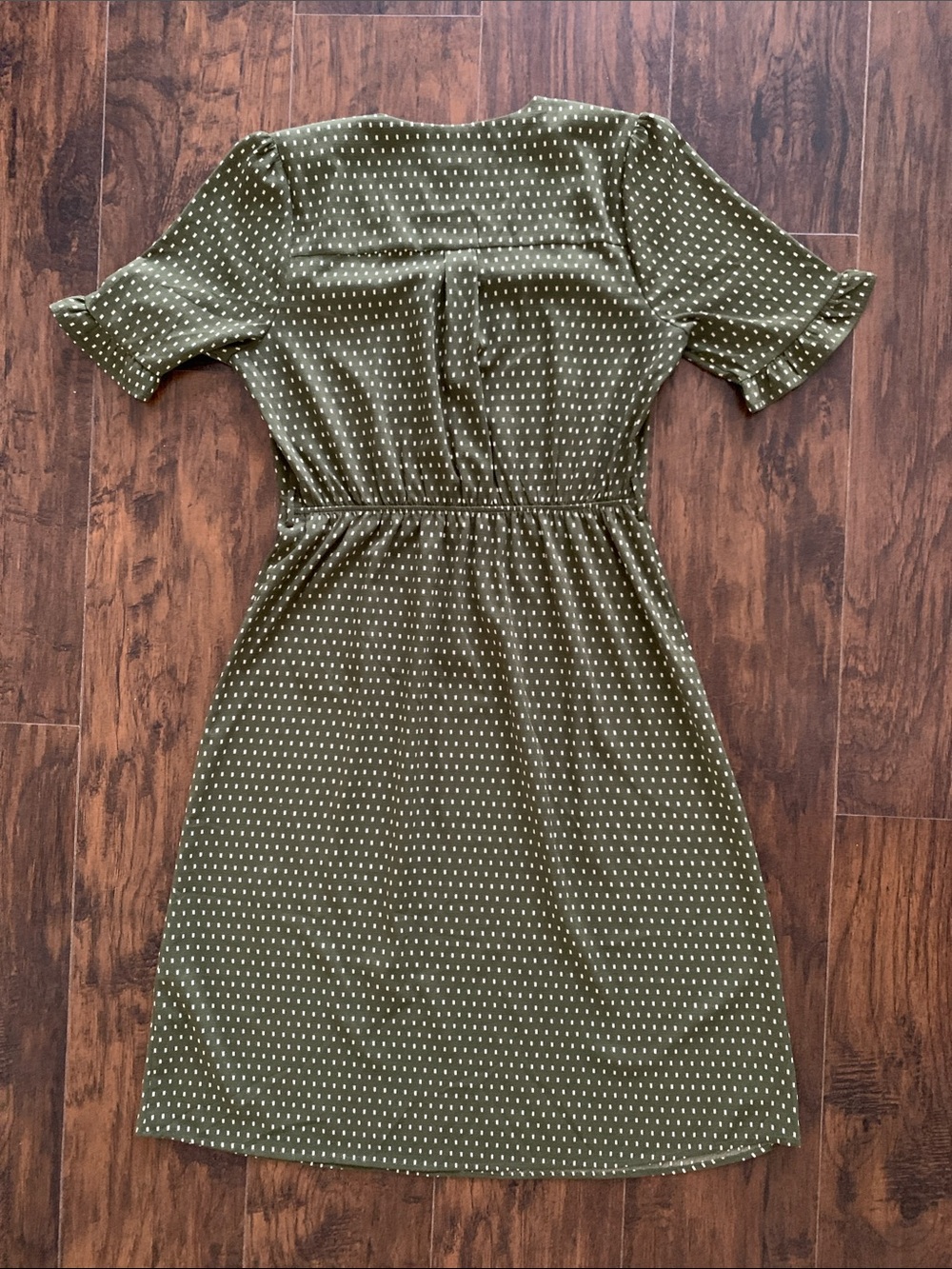 Monteau  Los Angeles Olive Dot V-Neck Midi Dress - Picture 2 of 8